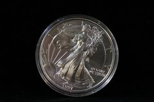 lot 16 image: 1997 1 Ounce US Silver Eagle
