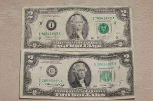 lot 69 image: 2 US $2 Bills