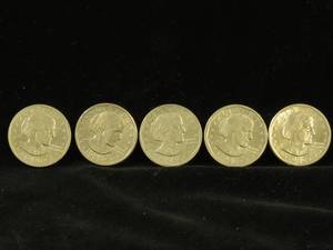 lot 65 image: 5 1980 Susan B Anthony Dollar Coins