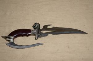 lot 81 image: Dinosaur Collectors Knife