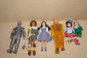 lot 118 image: Wizard of Oz Doll Set