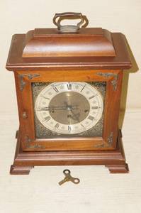 lot 104 image: Antique Hamilton Mantle Clock - West Germany