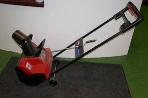 lot 98 image: Toro Power Curve 1800 Electric Snowblower