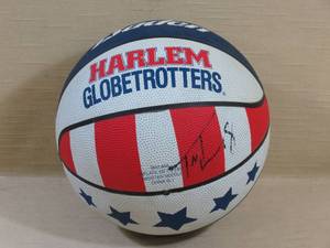 lot 156 image: Harlem Globetrotters Signed Basketball
