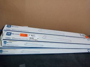 lot 54 image: Contractor Select FMLWL 4 ft. Dimmable 40-Watt 2900 Lumens 4000K White Integrated LED Wrap Light Fixture