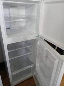 lot 69 image: 10.1 cu. ft. Top Freezer Refrigerator in White