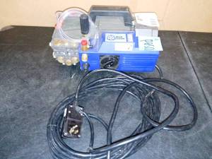 lot 96 image: AR Blue Clean AR620 Blue Clean Prosumer 1900 PSI Hand Carry Electric Pressure Washer