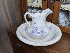 lot 42 image: Ceramic Wash Pitcher and Basin