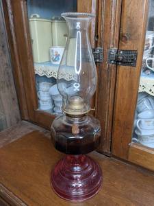 lot 46 image: Vintage Hurricane Lamp