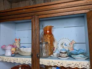 lot 26 image: Shelf of Vintage Glassware - Carnival Glass & Others