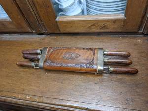 lot 52 image: Set of (6) Vintage Wood Handle Knives in Carved Holder with Brass Feet