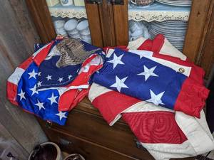 lot 34 image: 5 US Flags