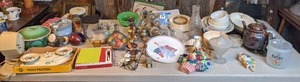 lot 66 image: Large Lot of Vintage Items