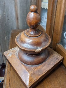 lot 72 image: Antique Newel Post Cap