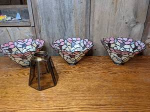 lot 76 image: Tiffany Style Stained Glass Lamp Shades