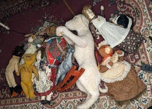lot 361 image: Stuffed Animals and Dolls