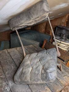 lot 505 image: Vintage Seat with Lever
