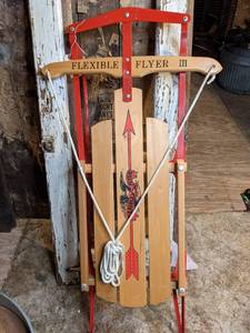 lot 511 image: Vintage Flexible Flyer III Sled