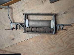 lot 530 image: Antique Hand Crank Laundry Ringer