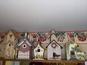 lot 208 image: Lot of 5 Painted Wood Birdhouses