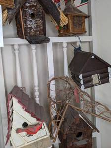 lot 213 image: Lot of 5 Birdhouses Crafted from Natural Materials