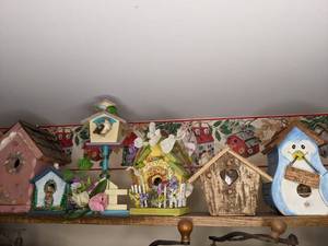 lot 220 image: Super Fun Lot of 6 Quirky Birdhouses