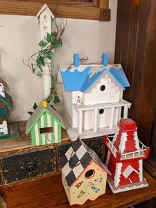 lot 228 image: Bold and Beautiful 4 Bright Birdhouses