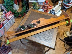 lot 235 image: Wooden Coat Rack with Heart