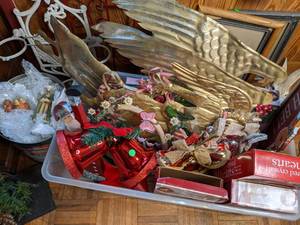lot 239 image: Big Bin of Christmas Decor