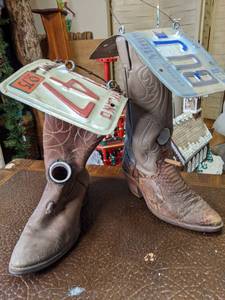 lot 243 image: Two Unique Cowboy Boot Birdhouses