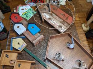 lot 245 image: Bird and birdhouse themed wall decor