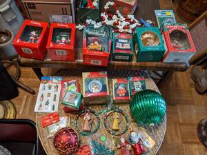 lot 253 image: Christmas Ornament Lot