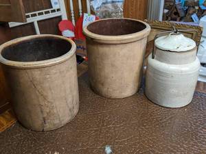 lot 259 image: Three Stoneware Pieces