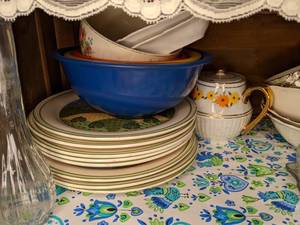 lot 268 image: Mish Mash of China Pieces