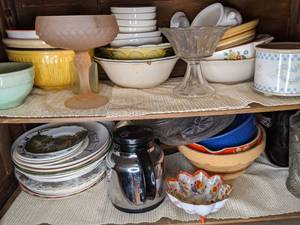 lot 270 image: Contents of Shelves Plates and Urns