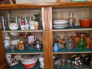 lot 275 image: Glass and Diningware Shelf Contents