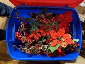 lot 278 image: Christmas decor Lot