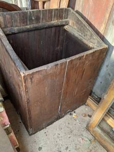 lot 779 image: Antique Wood Box with Frames and Sieves