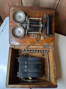 lot 788 image: Wall Mount Hand Crank Style Telephone Box