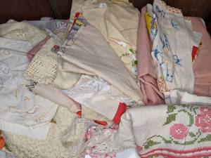 lot 792 image: Lot of Lace and Linens and Things