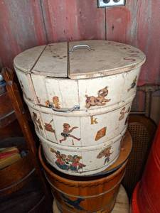 lot 798 image: Variety of Antique and Vintage Tubs