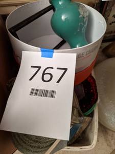 lot 767 image: Miscellaneous box of whatnot