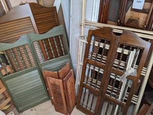 lot 765 image: ALL OF THE BIFOLD DOORS