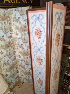 lot 764 image: A fun pair of privacy screens