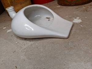 lot 762 image: Antique Colonial Company Porcelain Chamber Pot