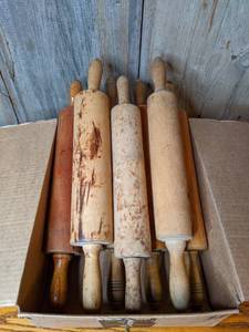 lot 82 image: 7 Vintage Rolling Pins