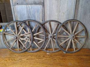 lot 84 image: Four Antique Wagon Wheels & Wood Box