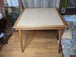 lot 86 image: Retro Square Card Table