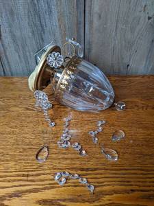 lot 90 image: Hanging Glass Light Fixture