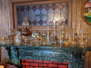 lot 409 image: Assorted Vintage Oil Lamps & Hurricane Shades